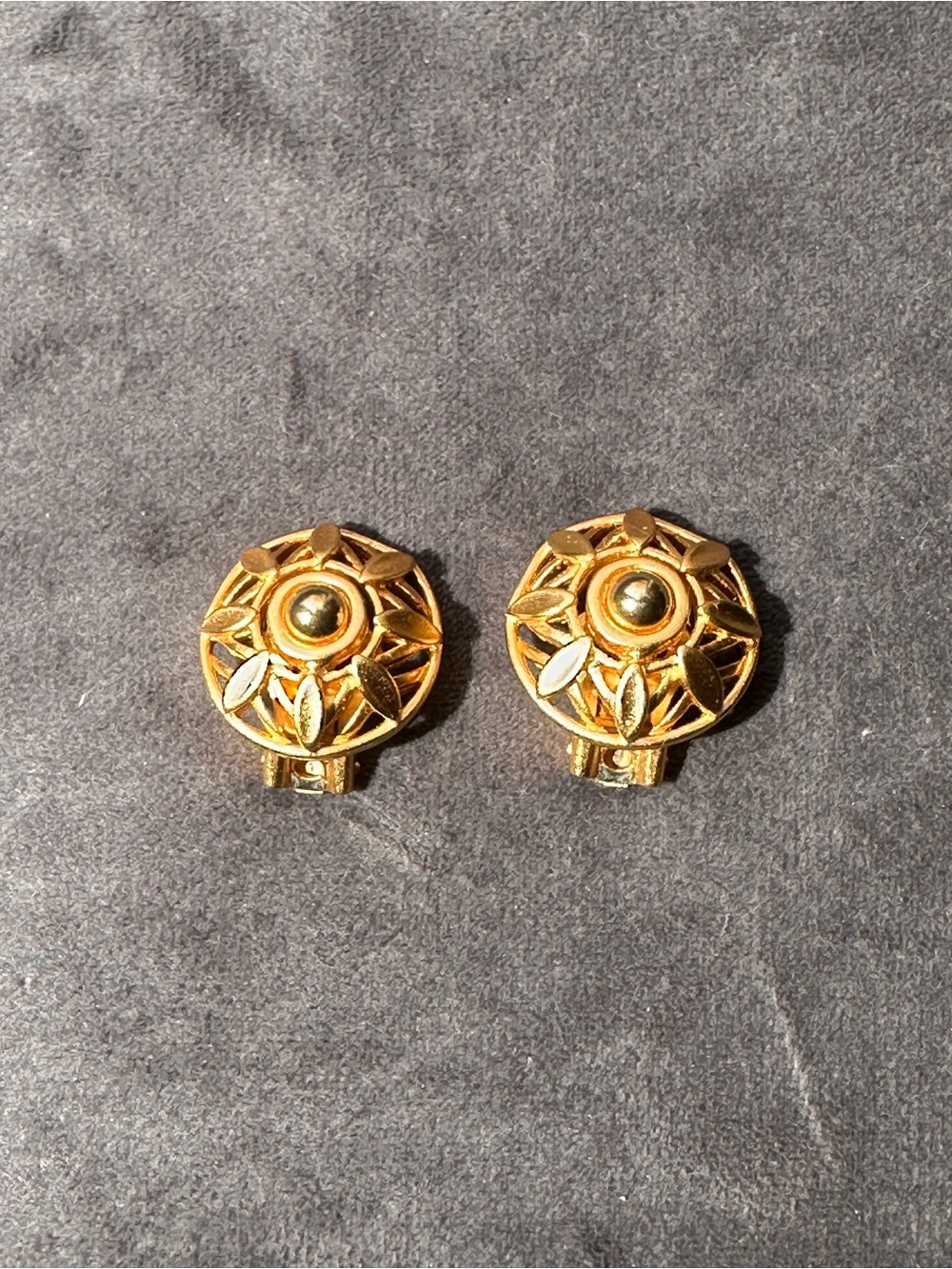 Vintage Gold-Tone Floral Clip-On wEarrings - Gold